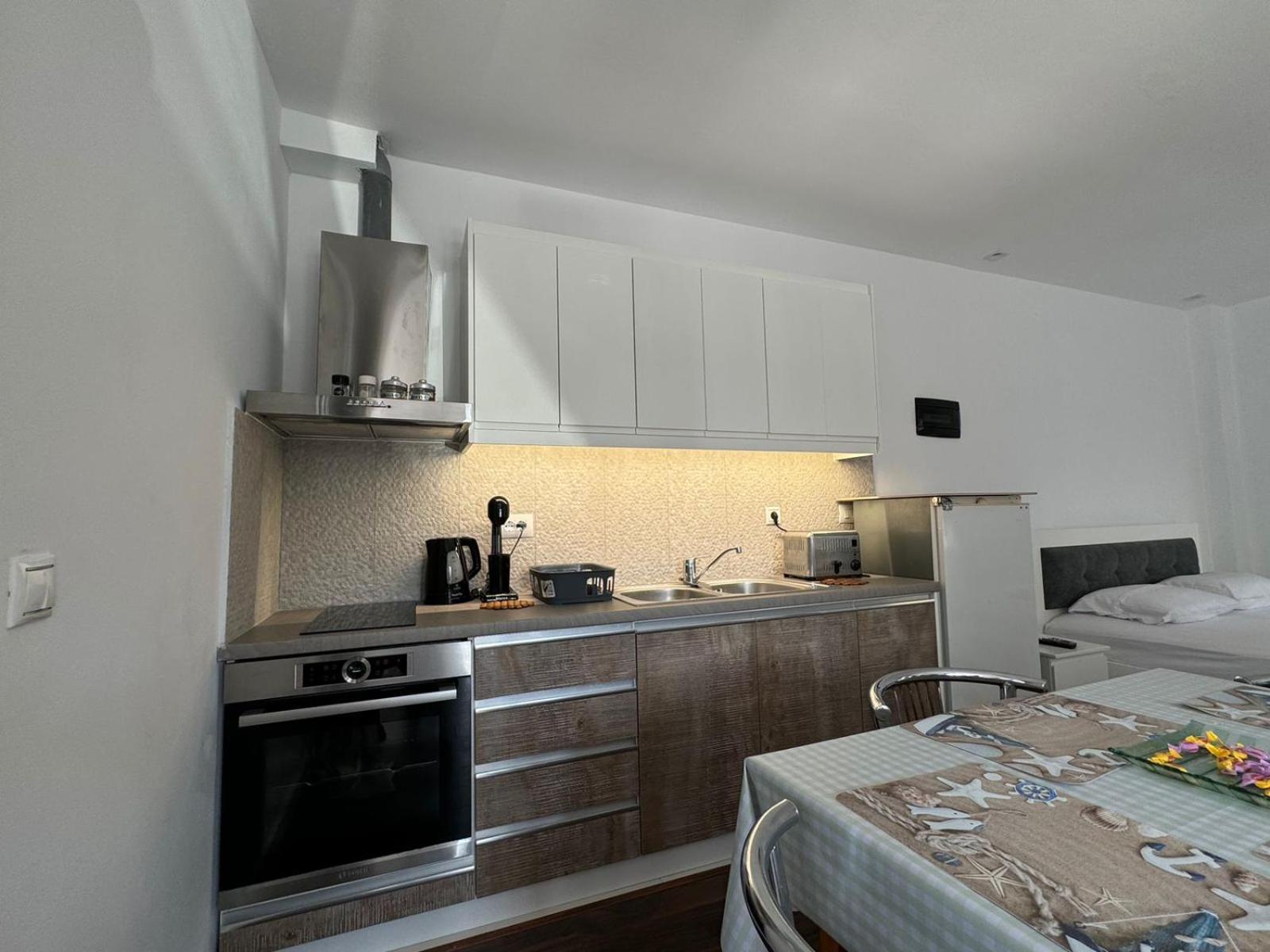 Sulozeqi Apartments Ksamil Exteriör bild