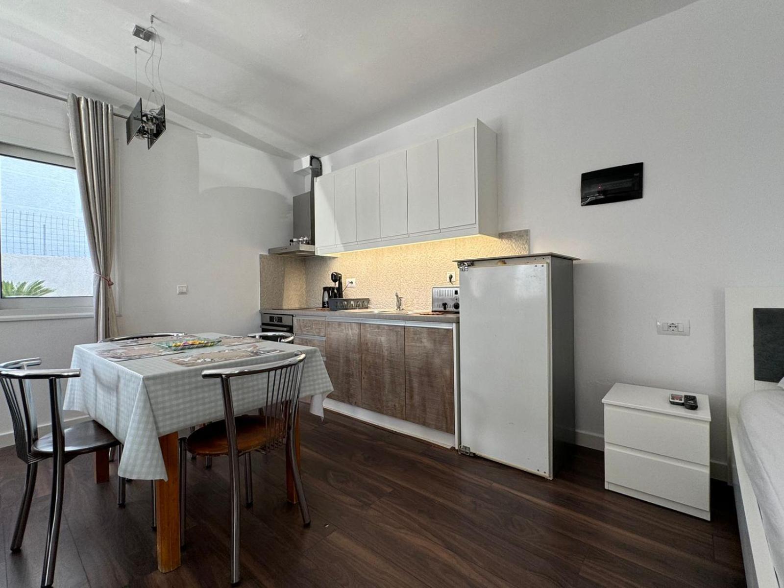 Sulozeqi Apartments Ksamil Exteriör bild